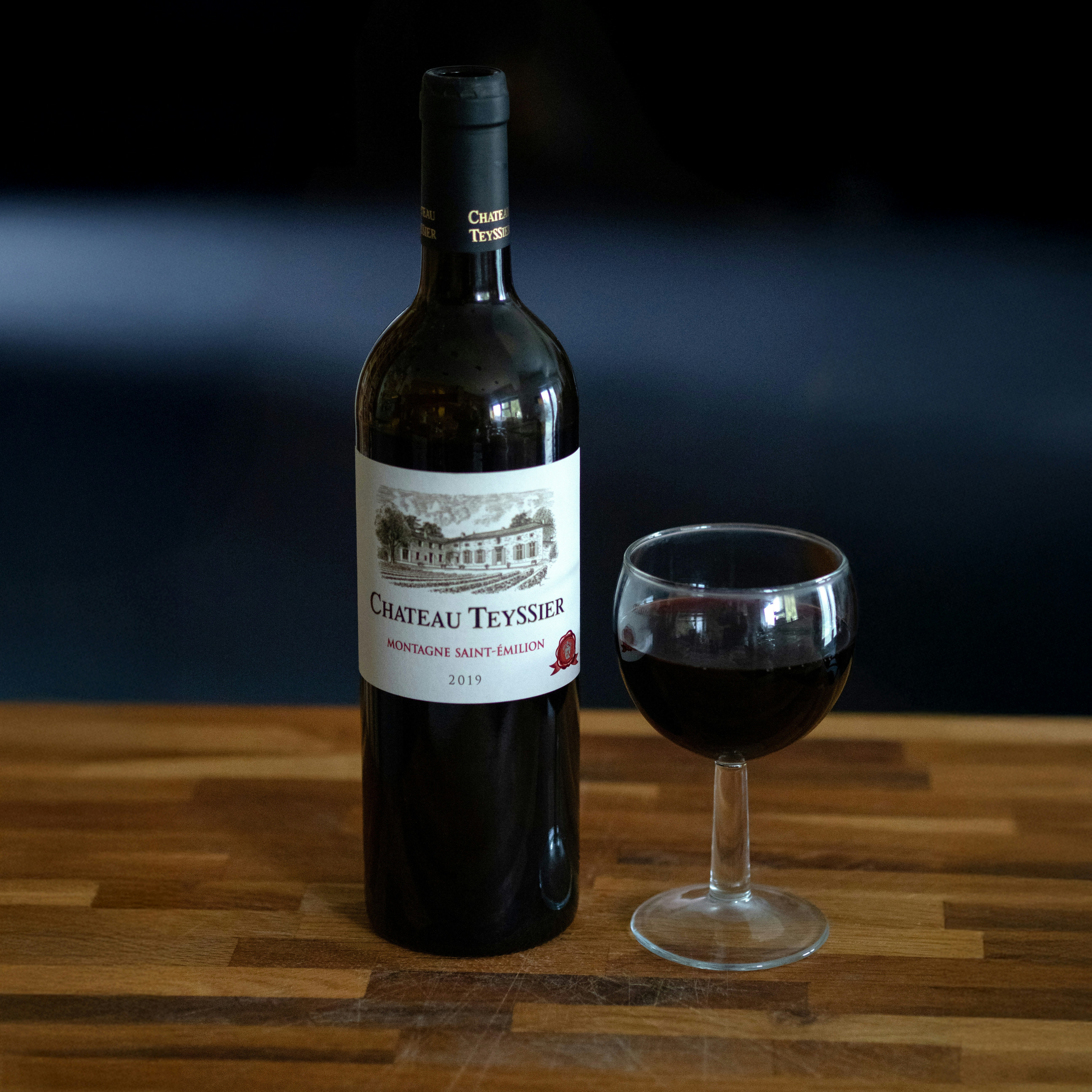 Botella de Vino Chateau con Copa 